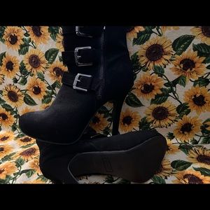 Venus 3.5” heeled black boots